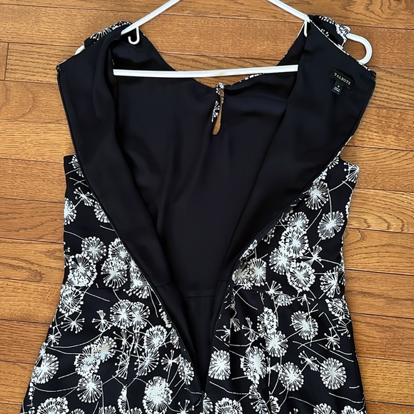 NWOT Talbots Fit & Flare Black & White Dandelion Dress Size 4 - Picture 11 of 16